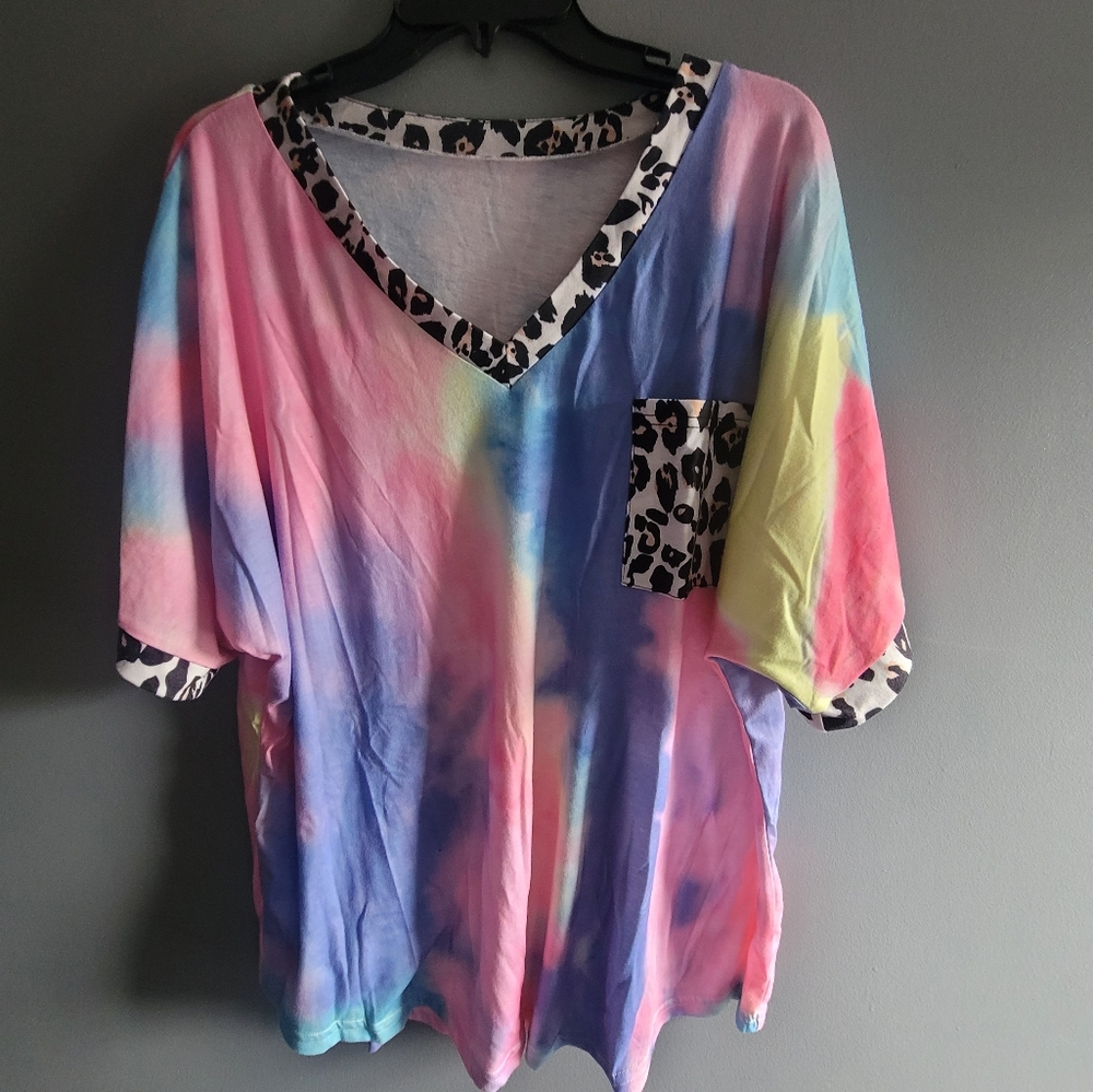 Tie-dye leopard print v-neck (loose fit small)